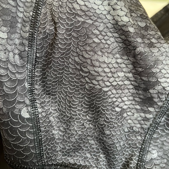 Lululemon Run Inspire Crop II All Full-On Luxstreme Sequin Snake Slate Black - Picture 11 of 12